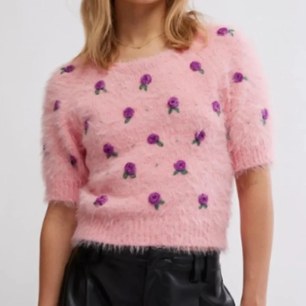 Free People NWT Winter Bloom Crewneck Raglan Sleeve Rosette detail Pullover lge - Picture 3 of 12